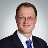 Dr. Veit Stoll